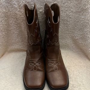 Boy’s cowboy boots size 5